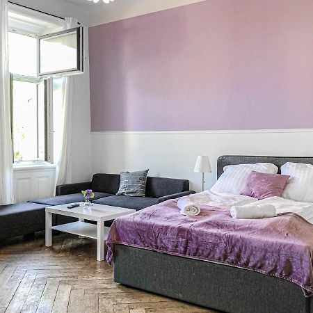 Commodious 2Br Apt. Near Akh-Perfect For Groups Вена Экстерьер фото