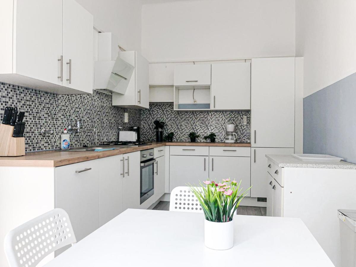 Commodious 2Br Apt. Near Akh-Perfect For Groups Вена Экстерьер фото