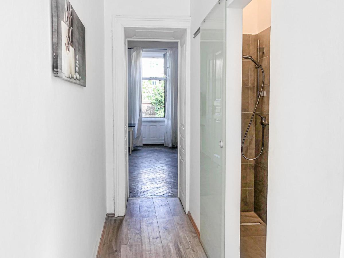 Commodious 2Br Apt. Near Akh-Perfect For Groups Вена Экстерьер фото