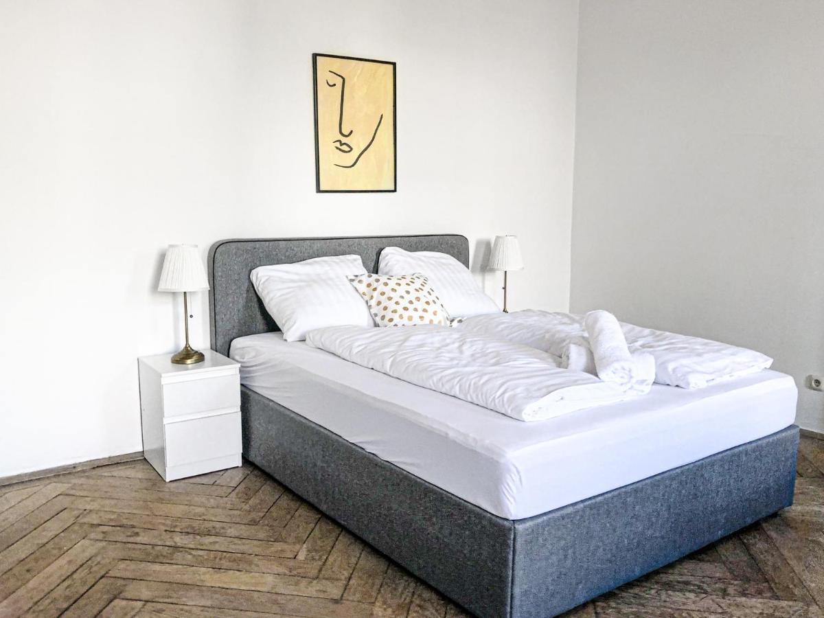 Commodious 2Br Apt. Near Akh-Perfect For Groups Вена Экстерьер фото