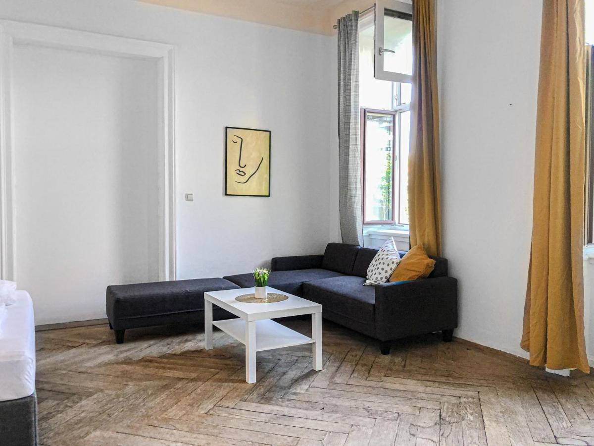 Commodious 2Br Apt. Near Akh-Perfect For Groups Вена Экстерьер фото
